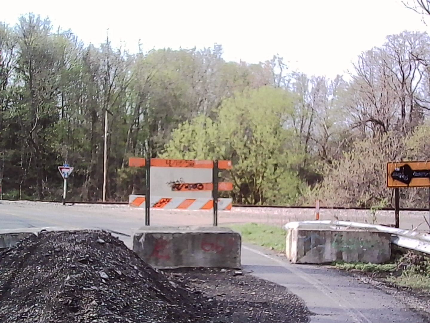 Blockage of the condemned bridge. The blockage on the condemned bridge